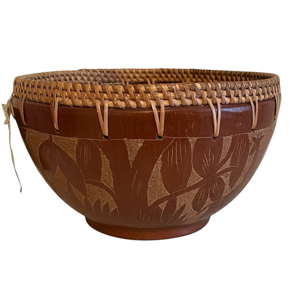 ORIGINAL RINJANI EARTHENWARE CLAY POTTERY RATTAN ANIMAL BOWL